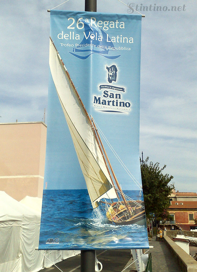Insegna di una edizione della regata